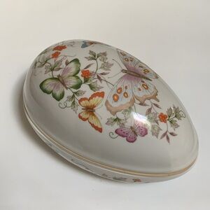 NOS 1979 AVON BUTTERFLY FANTASY Porcelain Treasure Egg Trinket Box 22K Gold Trim